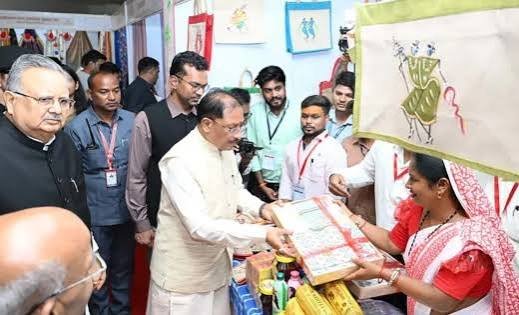 कोसा की चमक अब वैश्विक बाजार तक : मुख्यमंत्री ने लॉन्च किया छत्तीसगढ़ का ये प्रीमियम हैंडलूम ब्रांड …