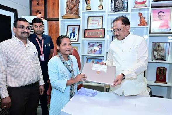 दृष्टिबाधा नहीं बनी बाधा, जयमंती के सपनों को मिली डिजिटल उड़ान…