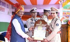 मुख्यमंत्री साय के करकमलों से उत्कृष्ट सेवा के लिए सम्मानित हुए पुलिस एवं नगर सेना के अधिकारी-कर्मचारी…