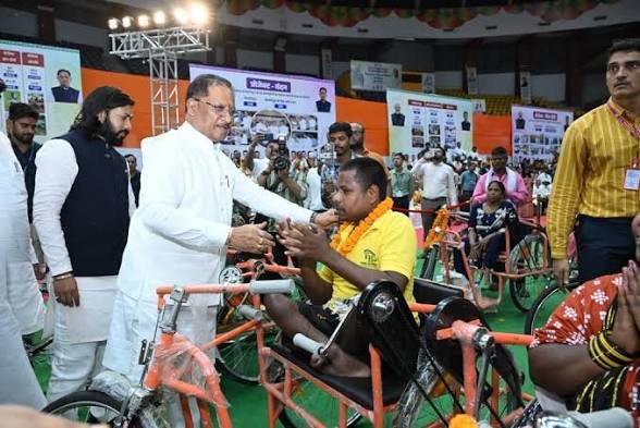 दिव्यांगजनों के सम्मान और सशक्तीकरण के लिए सरकार निरंतर प्रतिबद्ध मुख्यमंत्री विष्णु देव साय…