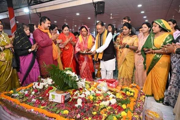 मुख्यमंत्री साय ने भगवान शिव का रुद्राभिषेक कर प्रदेशवासियों के सुख-समृद्धि और खुशहाली की कामना की…