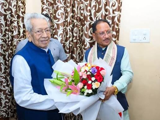 मुख्यमंत्री साय ने छत्तीसगढ़ के पूर्व राज्यपाल श्री विश्वभूषण हरिचंदन से की सौजन्य भेंट…