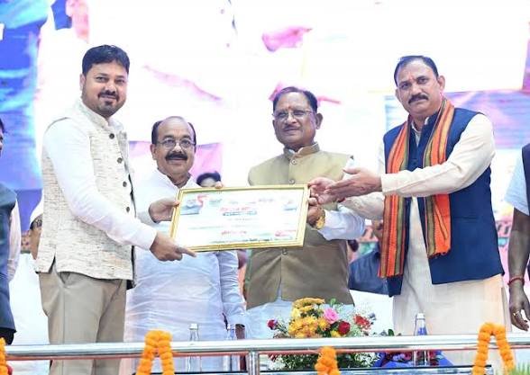 आयुर्वेद भारत की प्राचीन ज्ञान परंपरा की अमूल्य धरोहर, आधुनिक स्वास्थ्य सेवाओं के साथ भारतीय चिकित्सा पद्धतियों को भी दे रहे बढ़ावा – मुख्यमंत्री साय…