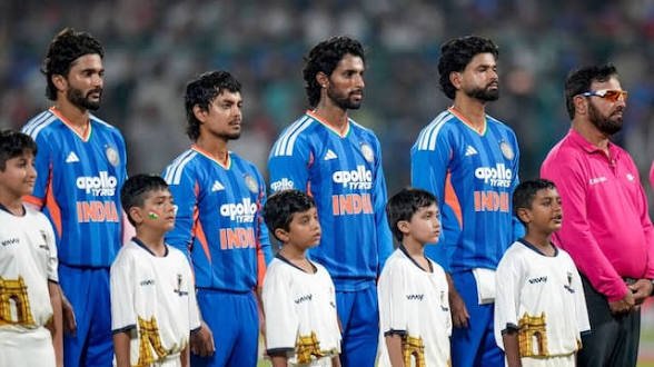 राष्ट्रगान से पहले गूंजा ‘वंदे मातरम्’, अरुण जेटली स्टेडियम में दिखा अनोखा नजारा…
