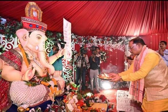 मुख्यमंत्री साय ने परिवारजनों के साथ इस विधि-विधान से की गणपति की स्थापना और पूजा-अर्चना…