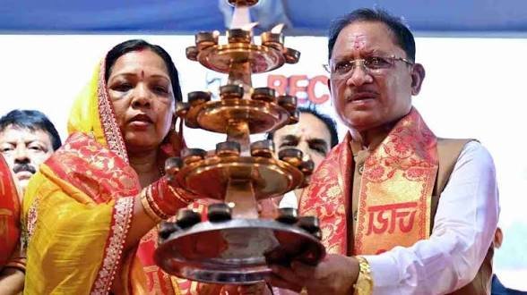 सवा लाख आशीर्वाद के दीपो से जगमगाया खारुन तट, प्रधानमंत्री श्री नरेंद्र मोदी के स्वस्थ और दीर्घायु जीवन के लिए हुई महाआरती…