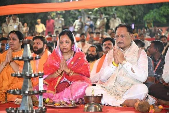 माता शबरी की पावन नगरी शिवरीनारायण में चित्रोत्पला गंगा महाआरती में शामिल हुए सीएम साय…