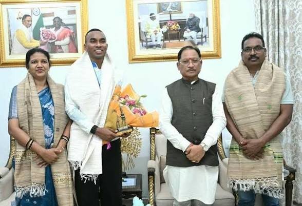 मुख्यमंत्री साय से एशियन गेम्स के कांस्य पदक विजेता एथलीट अनिमेष कुजूर ने की सौजन्य मुलाकात…
