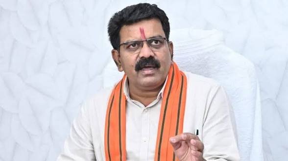 महाअष्टमी पर उप मुख्यमंत्री श्री विजय शर्मा ने किए मां दंतेश्वरी, मां परमेश्वरी और मां चंडी के दर्शन…