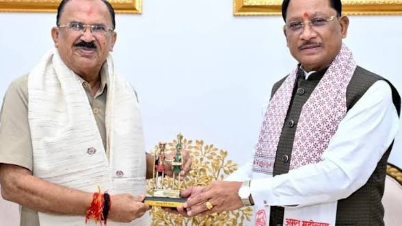 मुख्यमंत्री साय से राजस्थान विधानसभा अध्यक्ष श्री वासुदेव देवनानी ने की सौजन्य भेंट…